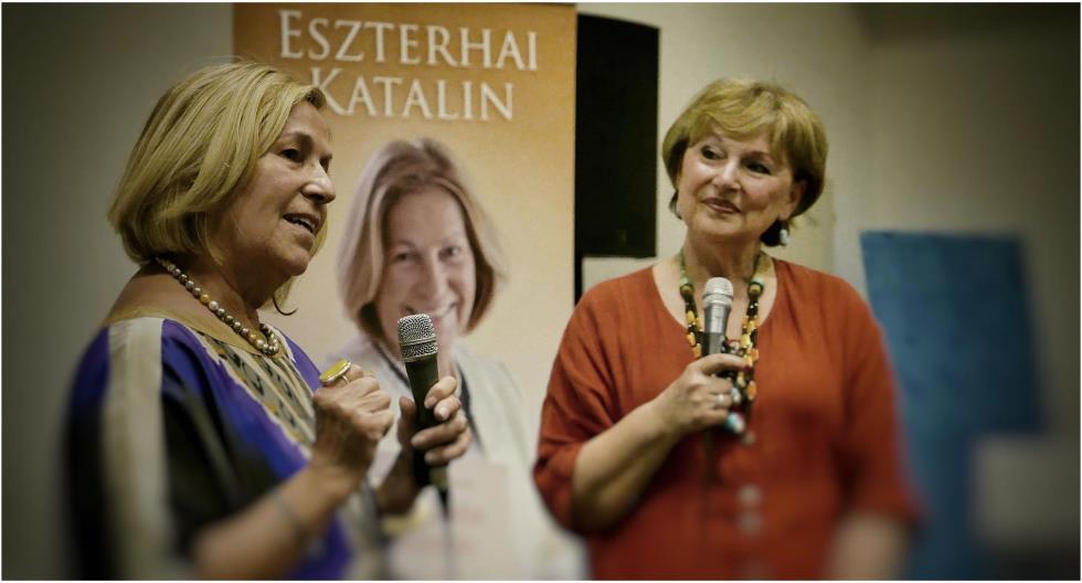 Most különösen fontos tudnunk, hogy feleősséggel tartozunk magunknak, másoknak,  hogy igaz lélekkel gondoskodnunk kell  nemcsak magunkról, de a szeretteink jólétéről, boldogulásáról. Ez az állapot most olyan, mint a bor… A bor zamatát, ízét bódulatát nem ismerjük meg, ha csak beszélünk róla, ha csak nézzük, meg kell kóstolnunk, hogy tudjuk, lőrét iszunk-e vagy nap érlete  , meséket hordozó nedüt. Ha azt akarjuk, hogy  érezzük,  ember vagyok, szerető és szerethető,  naponta tennünk kell  valami jót  magunkért  és másokért, hogy tudjuk értékesek vagyunk,  erősek és jók. Az utóbbi időben már-már divat volt az érzéketlenség, most ez változik… 
