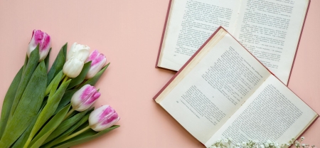 Tavaszi romantikára vágysz? Íme pár ötlet, hogy mit olvass!