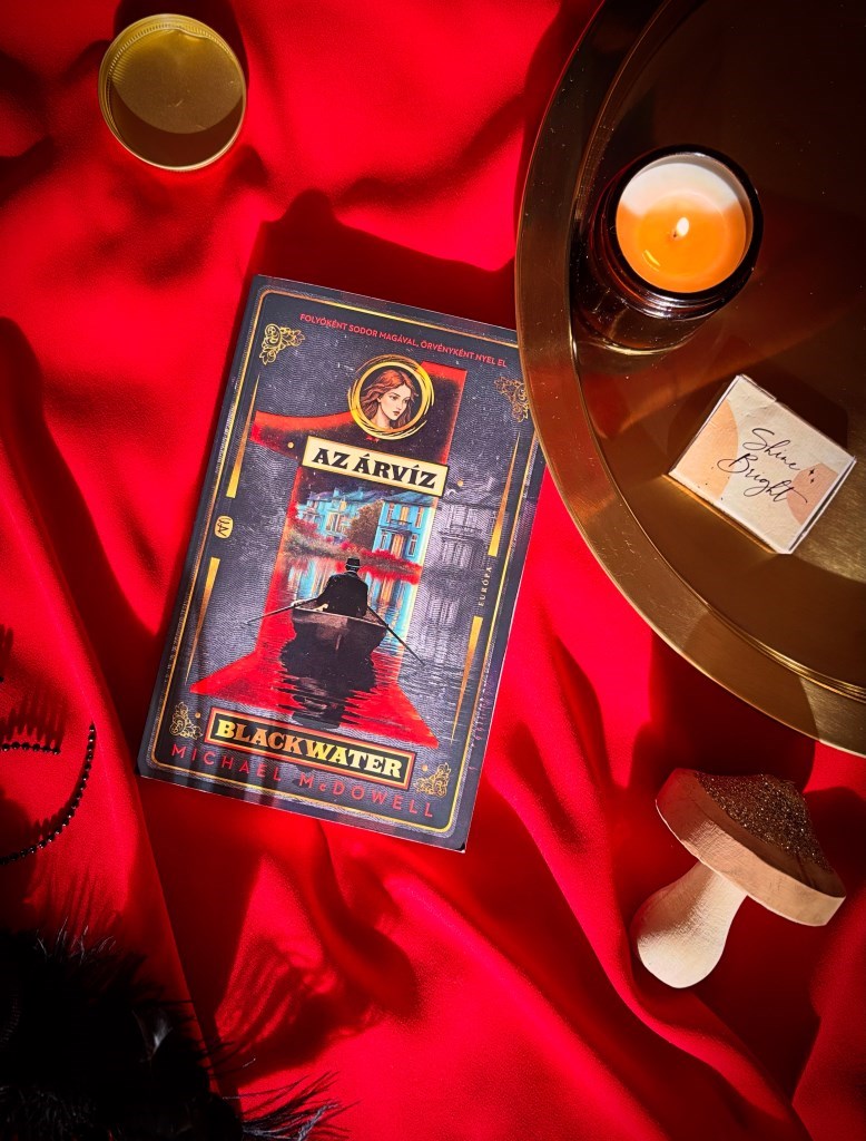 Nagy öröm számomra, hogy az Európa Kiadónak hála Michael McDowell Blackwater-sagája végre itthon is megjelenik, így amint lehetőségem nyílt rá, már olvastam is az első részt, vagyis Az Árvíz című köny