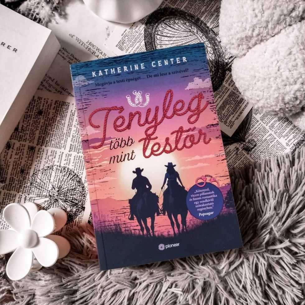 A Tényleg több mint testőr az első Katherine Center regényem, de az biztos, hogy nem az utolsó, mert nagyon vártam már, hogy végre érkezzenek az írónő regényei magyarul, és ehhez nem is lehetett volna