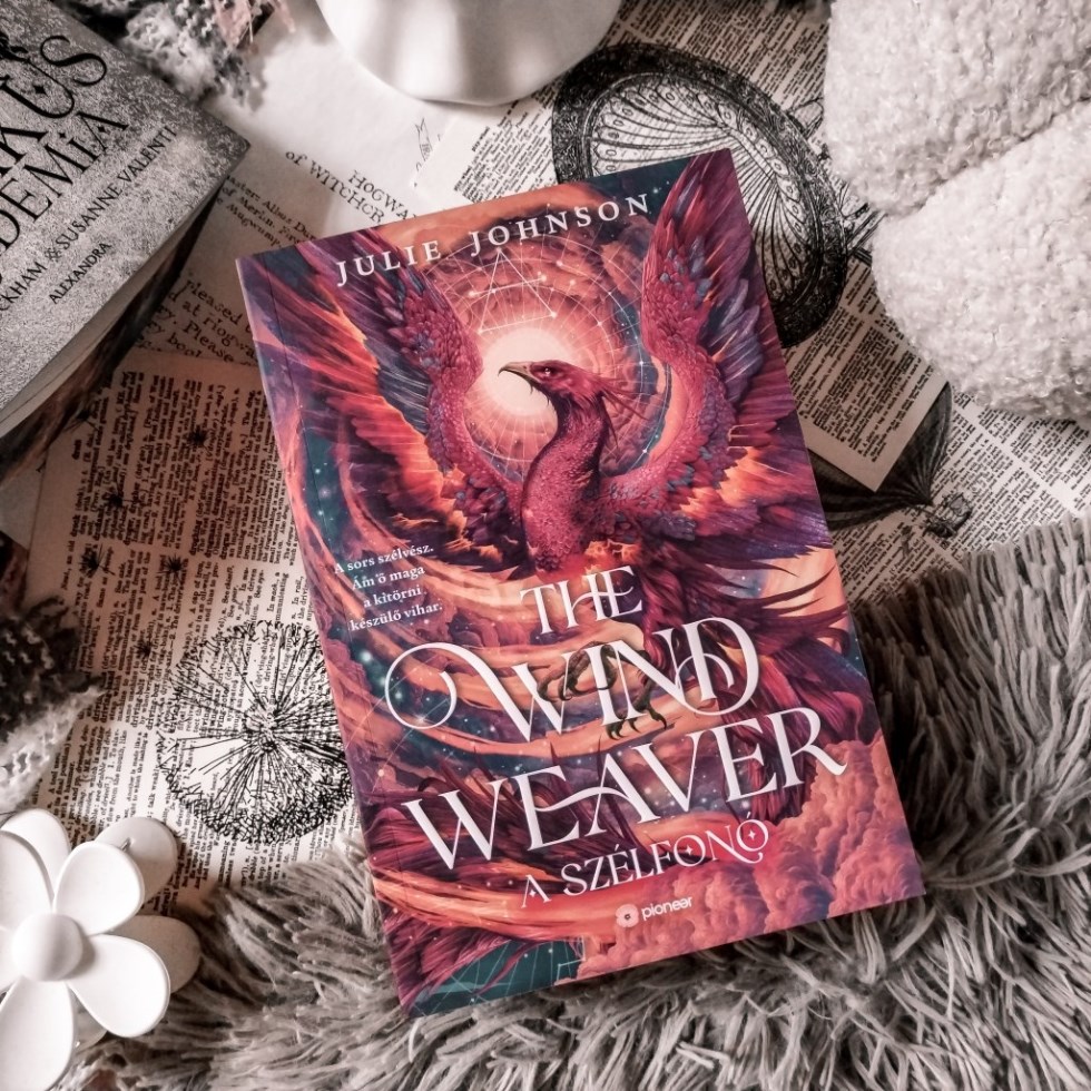 Julie Johnson A szélfonó regénye egy izgalmas sorozatkezdő kötet, ami körül nem véletlenül akkora a hype. 