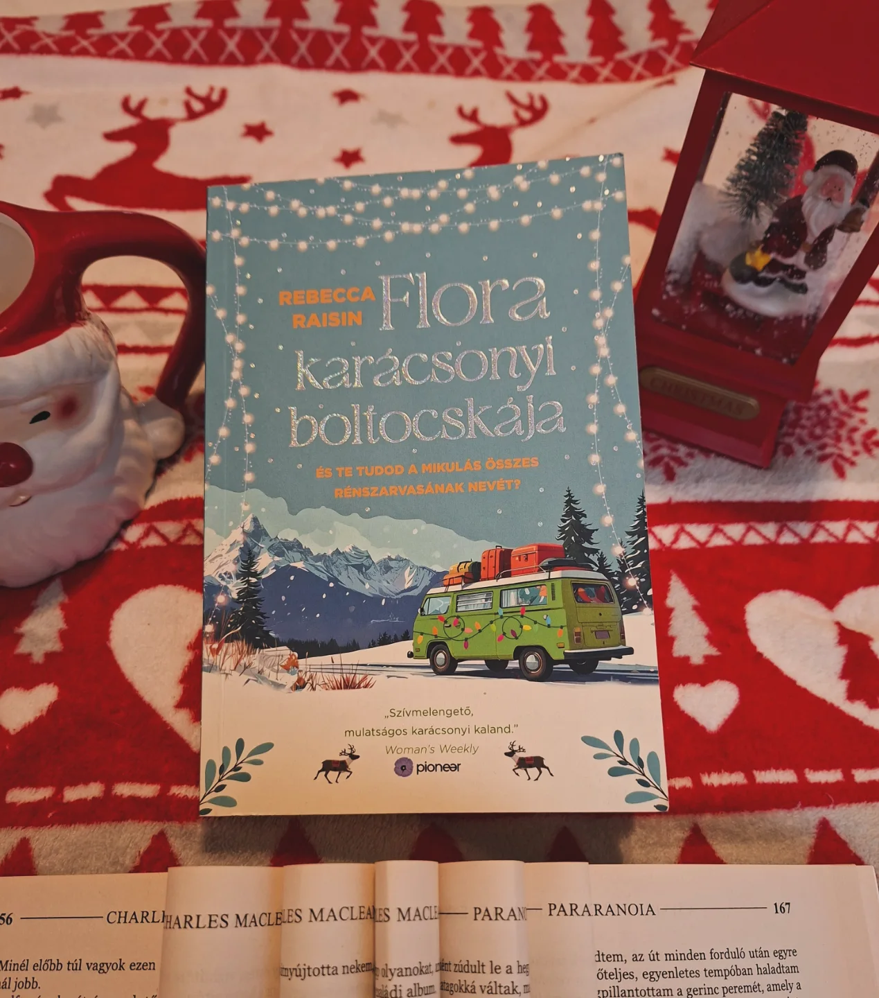 Ez a könyv annyira cuki volt, minden benne van ami egy tökéletes karácsonyi történethez kell, csodás havas táj, rénszarvasok, happy end, északi fény...Ráadásul mindez nem egy csöpögős és klisés, hanem