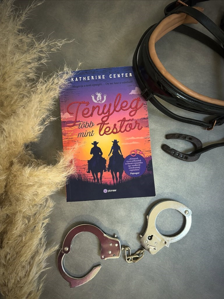 Hannah Brooks-ra rájár a rúd: előző nap temette el az édesanyját, aznap pedig a pasija is dobja, aki ráadásul a közvetlen munkatársa egy nem éppen hétköznapi munkakörben. ⚰️💔
Ne tévesszen meg senkit