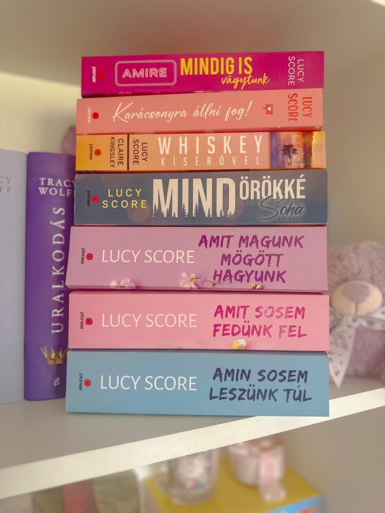 A Lucy Score regényeim gyűjteménye!🌸😍

Az én kedvencem töretlenül az Amin sosem
Leszünk túl, de azért mindegyikben megtaláltam azt amit szeretni tudtam!😍

Az pedig külön öröm, hogy milyen csodálato