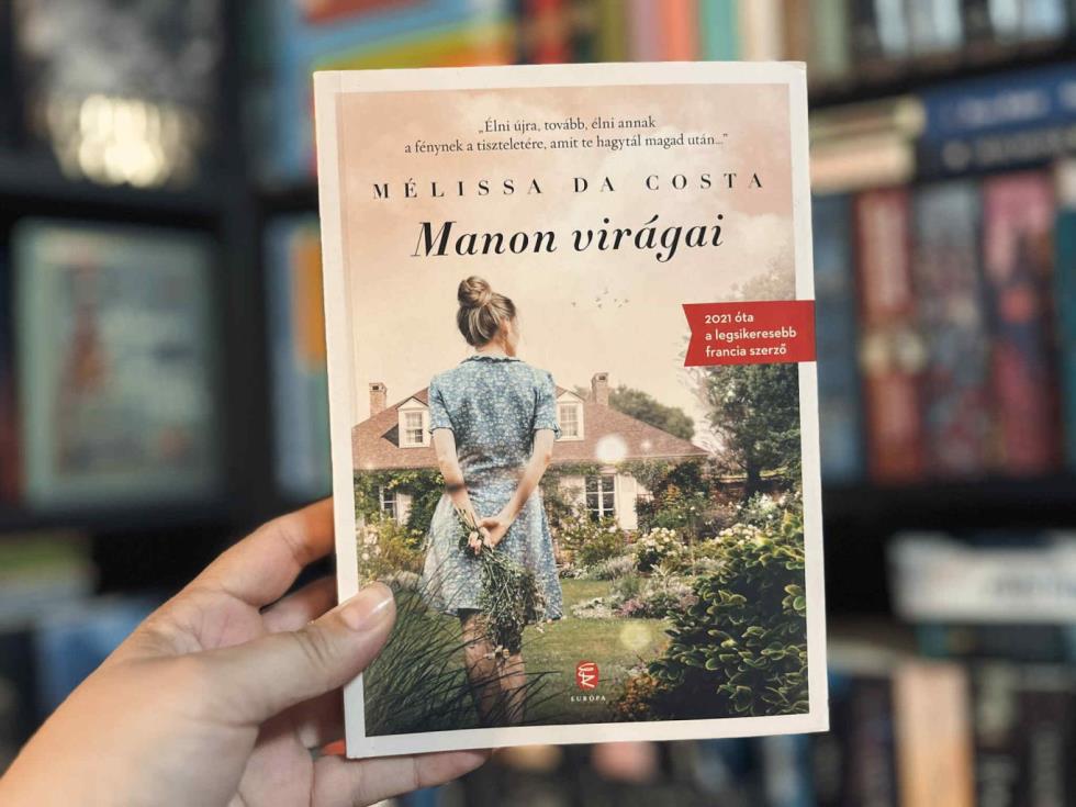 A Manon virágai egy igazán fájdalmas és komor történet a gyászról és arról, hogy mennyire nehéz feldolgozni azt, ha valaki elveszíti azt, aki mindennél fontosabb számára. Azt ugyan mindannyian tudjuk,