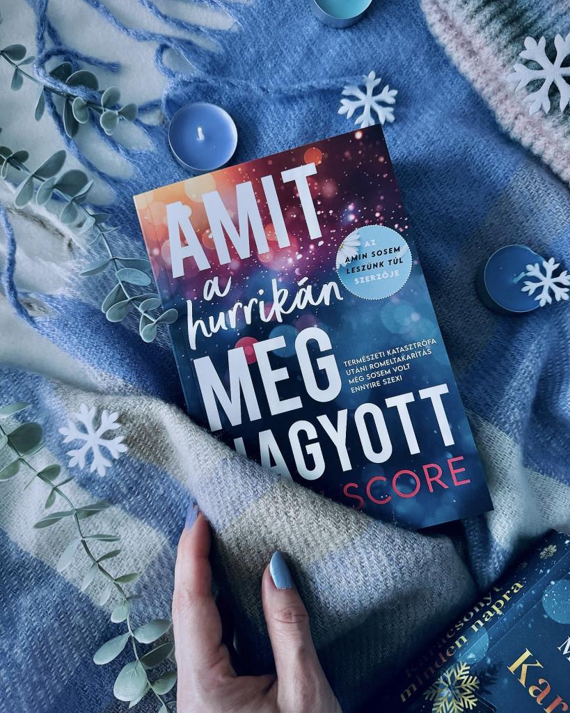Ho-ho-ho 💙

Lucy Score- Amit a Hurrikán meghagyott ❤️
Itt had jegyezzem meg, mennyire találóbb volt az előző cím🙈 ( Karácsonyra állni fog ) 

Könyvértékelés: 5/⭐️⭐️⭐️⭐️⭐️

Lucy, Lucy, te nem tudsz h
