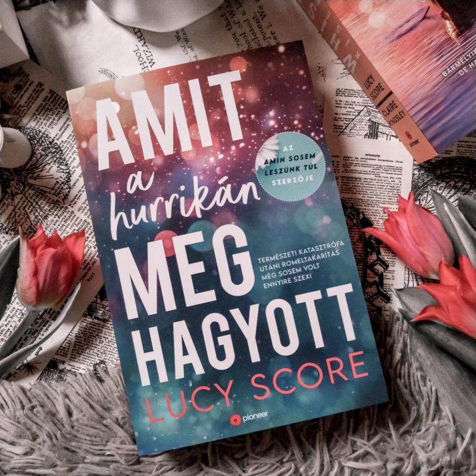 A kötet hangulata a Netflix karácsonyi filmekre hajaz, ami miatt egyenesen imádtam. 