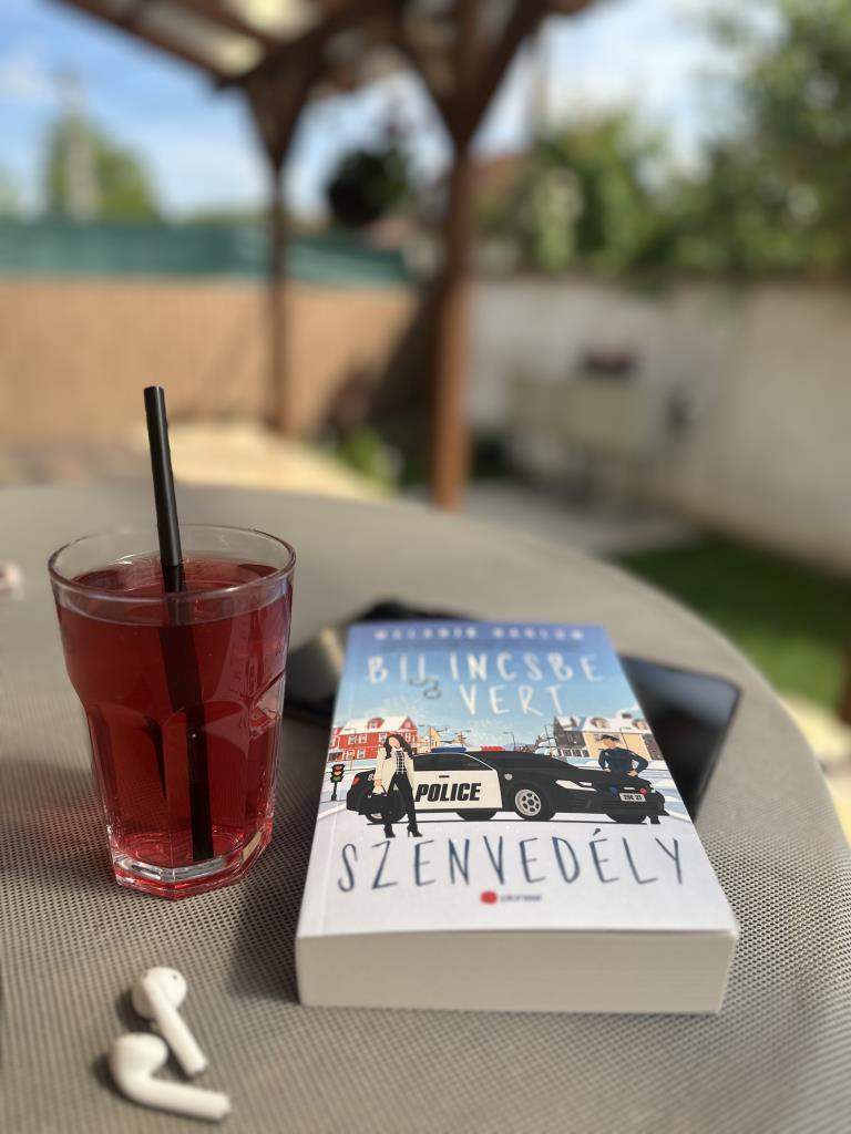 Hogy én mennyire vártam már, hogy megjelenjen ez a könyv…❤️‍🔥

A sorozat első rész teljesen magával ragadott, úgyhogy alig vártam, hogy újra egy könnyed, édes de roppant szórakoztató romantikus olvas