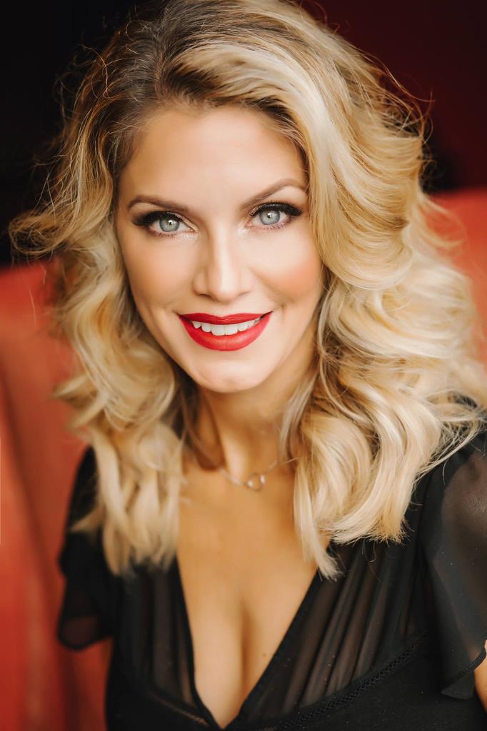 melanieharlow_headshot_color.jpg