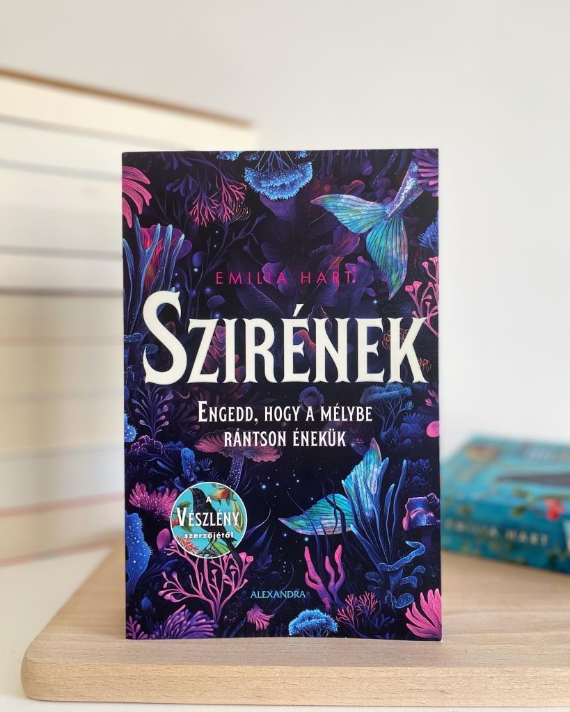 A Vészlény olvasása után nagyon izgatottan vettem kézbe a Sziréneket, mert az előzőt egyenesen imádtam! 