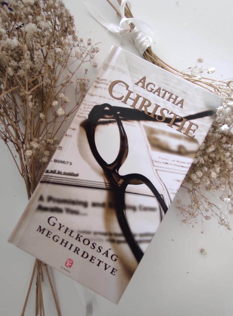 Agatha Christie „Gyilkosság meghirdetve” című regénye egy klasszikus Miss Marple-történet, amely a szerző legcsavarosabb krimijei közé tartozik. A cselekmény egy rejtélyes újsághirdetéssel indul, amel