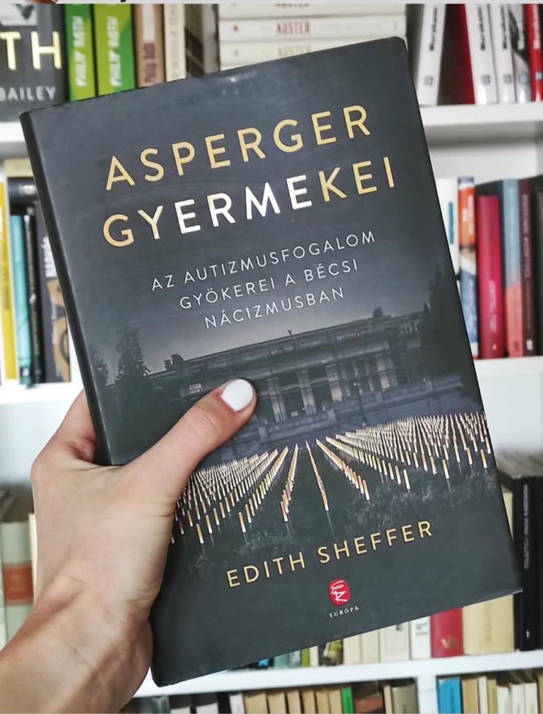 Nem könnyű olvasmány, de rendkívül fontos.
Az Asperger gyermekei felforgatja a jól ismert narratívát az Asperger-szindróma névadójáról. 