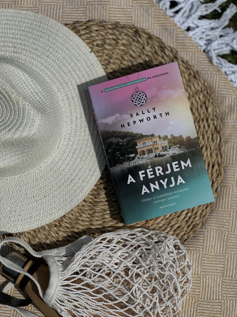 Egy érzelmileg mély, ugyanakkor lebilincselően izgalmas családi dráma, amely első pillantásra talán egy szokványos anya-meny kapcsolatra épül, ám hamar kiderül, hogy sokkal többről van szó. A szerző m