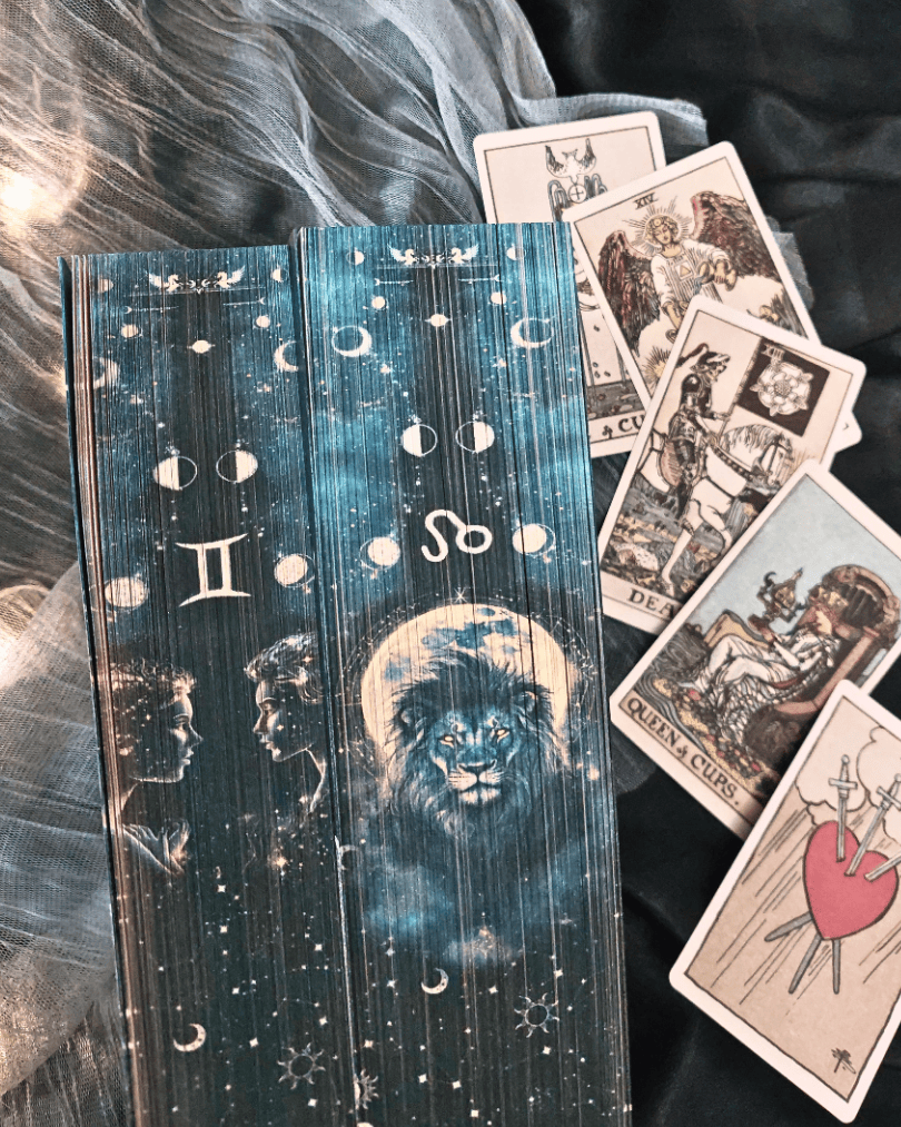A Zodiákus Akadémia folytatása visszavisz bennünket abba a világba, ahol a varázserő hatalom, az erő pedig mindenek felett áll. 