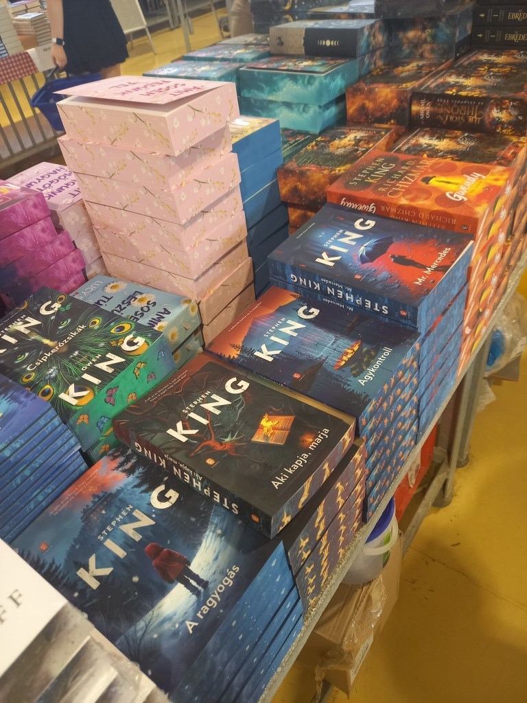 Nyíregyházi Könyvvásáron jártam! Szuper könyveket szereztem be! 
