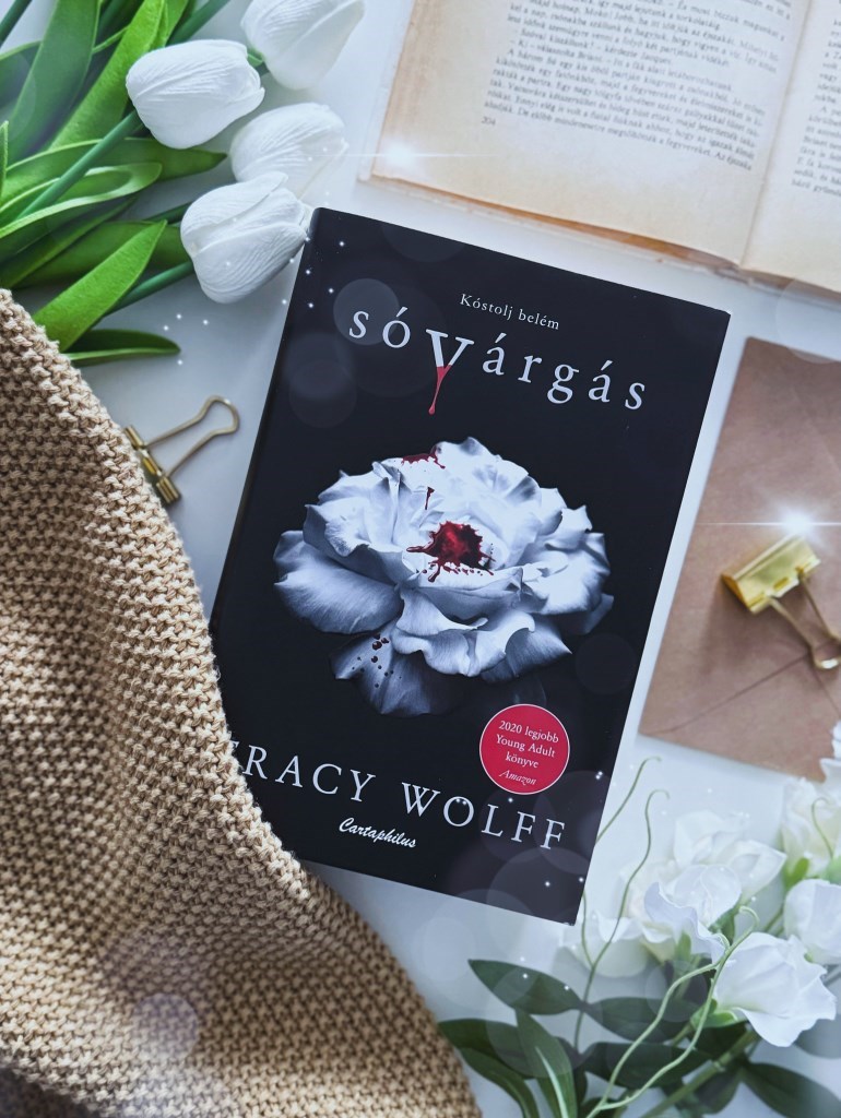 Tracy Wolff: Sóvárgás 
Könyvértékelés: 5/⭐️⭐️⭐️⭐️

Aki régebb óta követ, vagy elcsípett egy-két infot rólam, az tudja hogy a Twilight és a HP sorozat indított el a könyvszeretet és az olvasás útján. T