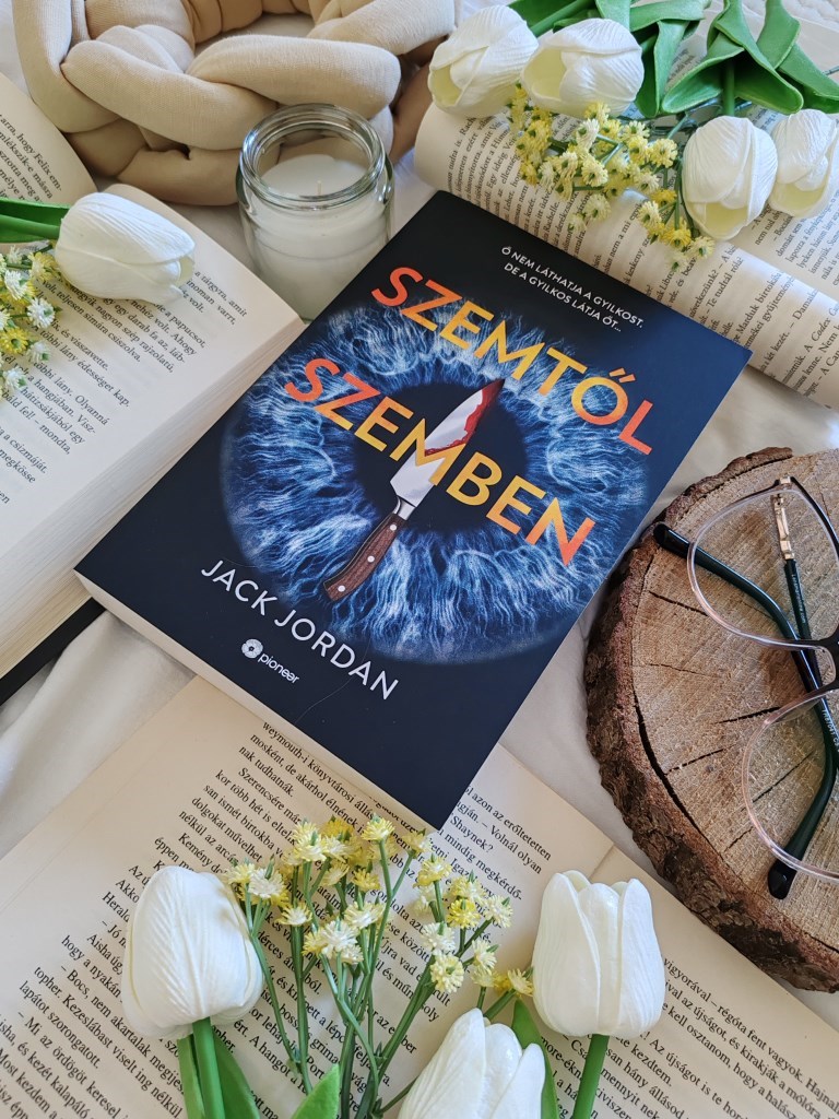 Nem olvasok túl gyakran thrillert, de ez a könyv teljesen magával ragadott. 