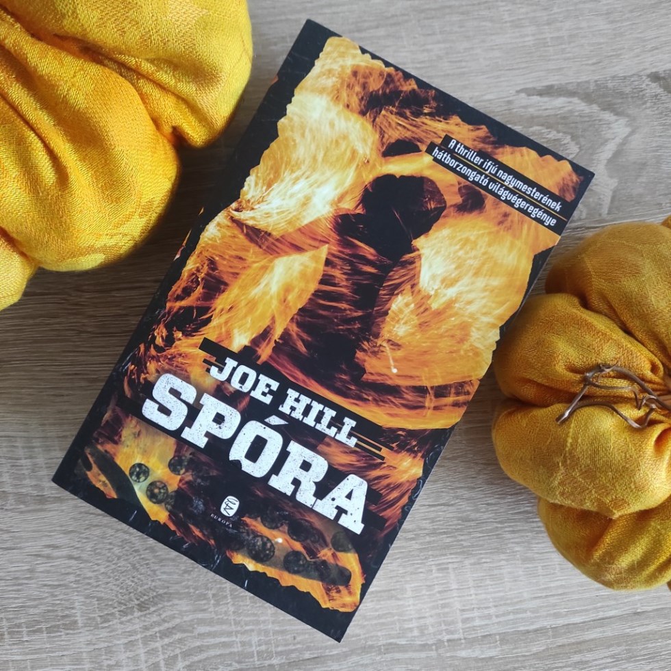 Joe Hill új regénye, a Spóra, egy hátborzongató utazás a világvége szélére. 