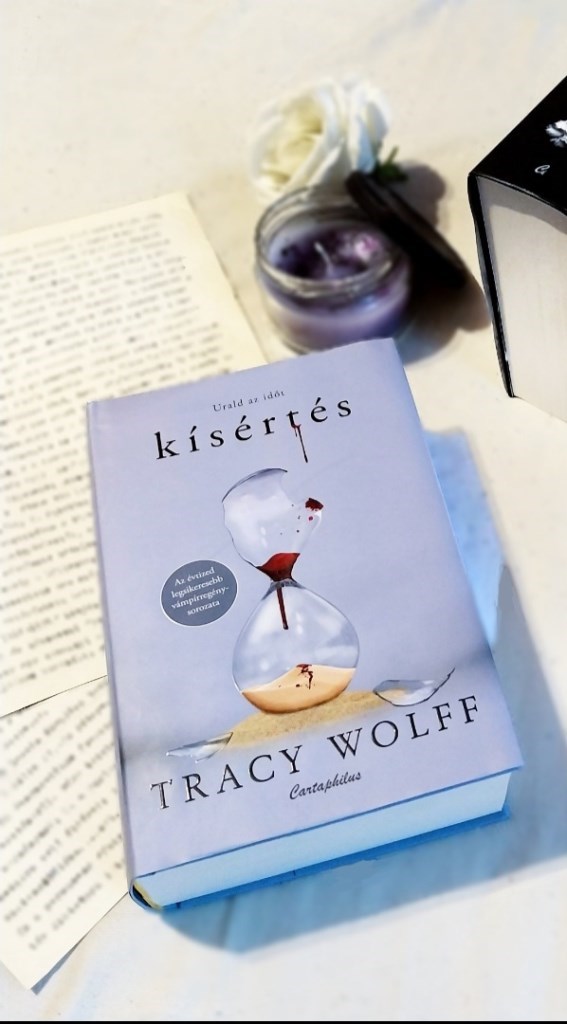 Egy kötet a múltnak, és egy történet annak, mi történt Grace és Hudson között, bezárva négy hónapig.

Térjünk vissza az első kötet végéhez.
Grace a párja, Jaxon elé veti magát, hogy megmentse az életé