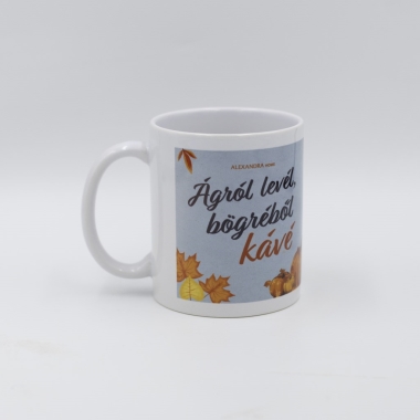 Ágról levél, bögréből kávé