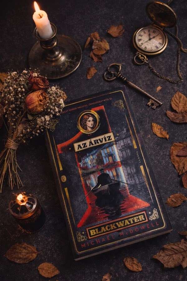 Azt gondolom, hogy ezt a regényt igazán érdemes elolvasni, annak ellenére, hogy 1983-ban látott napvilágot, mégis, állíthatom, hogy nagyon is megfelel a mai kor könyves trendjeinek, egy sötét tartalmú