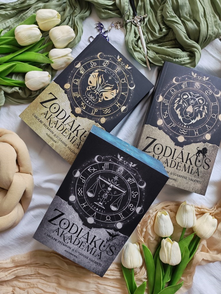 A Zodiákus Akadémia harmadik részében minden eddiginél magasabbra csapnak az indulatok, sötétebbek az árnyak, és végre néhány fontos kérdésre is választ kapunk. Engem például régóta érdekelt, mik is v