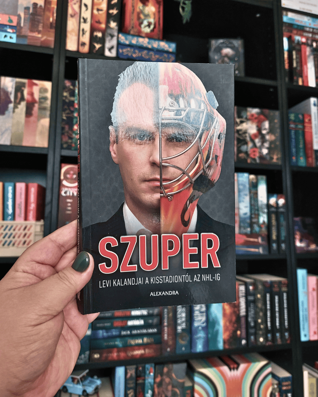 Na szóval ott van a jégkorong, mint sport, amit sosem űztem, sőt még korcsolyázni sem tudok.