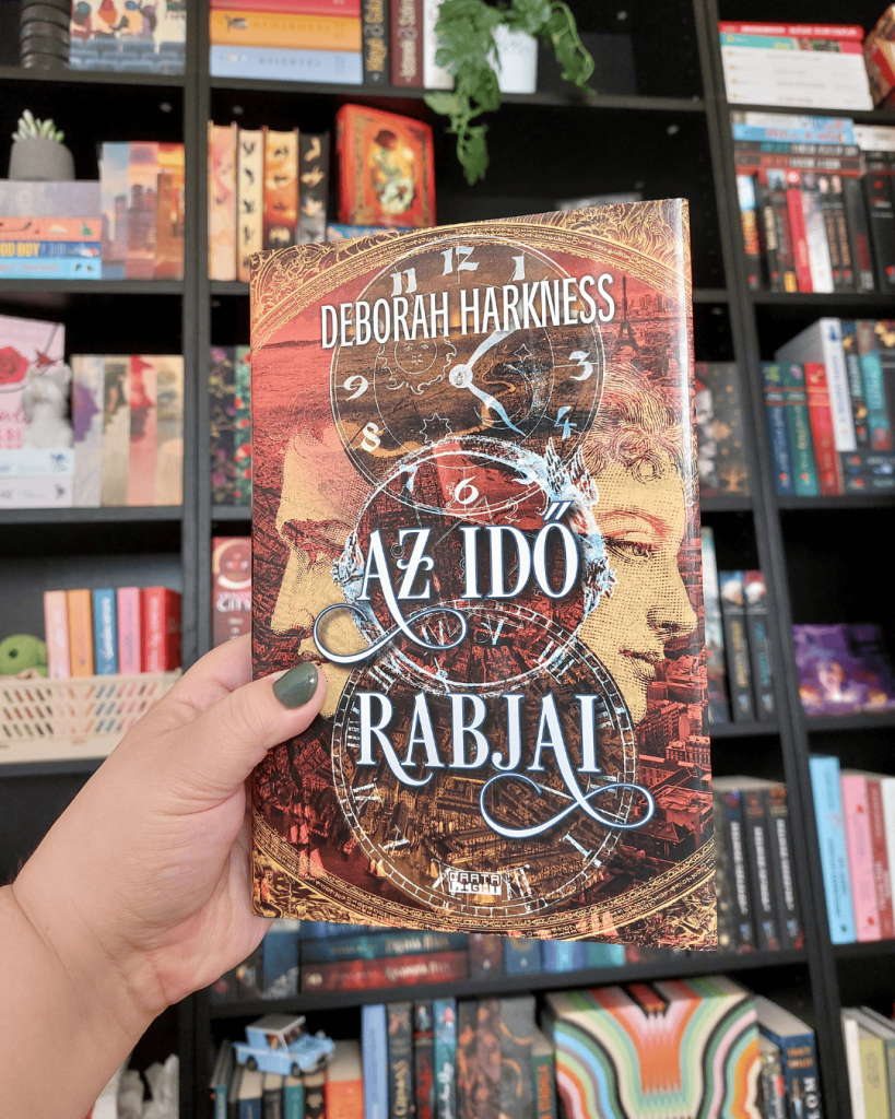 Nagy kíváncsisággal kezdtem bele ebbe a kötetbe és bár nem mindenben azt kaptam, amire számítottam, összességében elégedetten csuktam be a könyvet. Előre tudtam, hogy Marcus és Phoebe története kerül