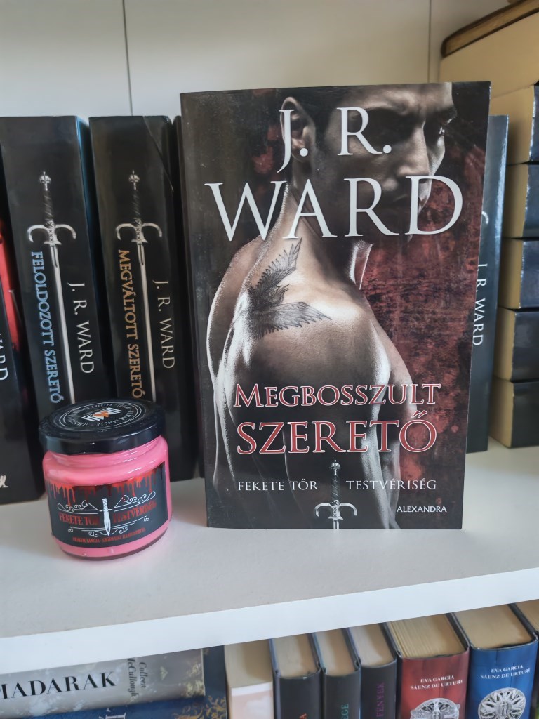 A Megváltott szerető a J. R. Ward által írt Fekete Tőr Testvériség egyik része, ebben a kötetben végre Rehvenge története kerül a középpontba. 
Rehv mindig is az egyik legrejtélyesebb és legveszélyese