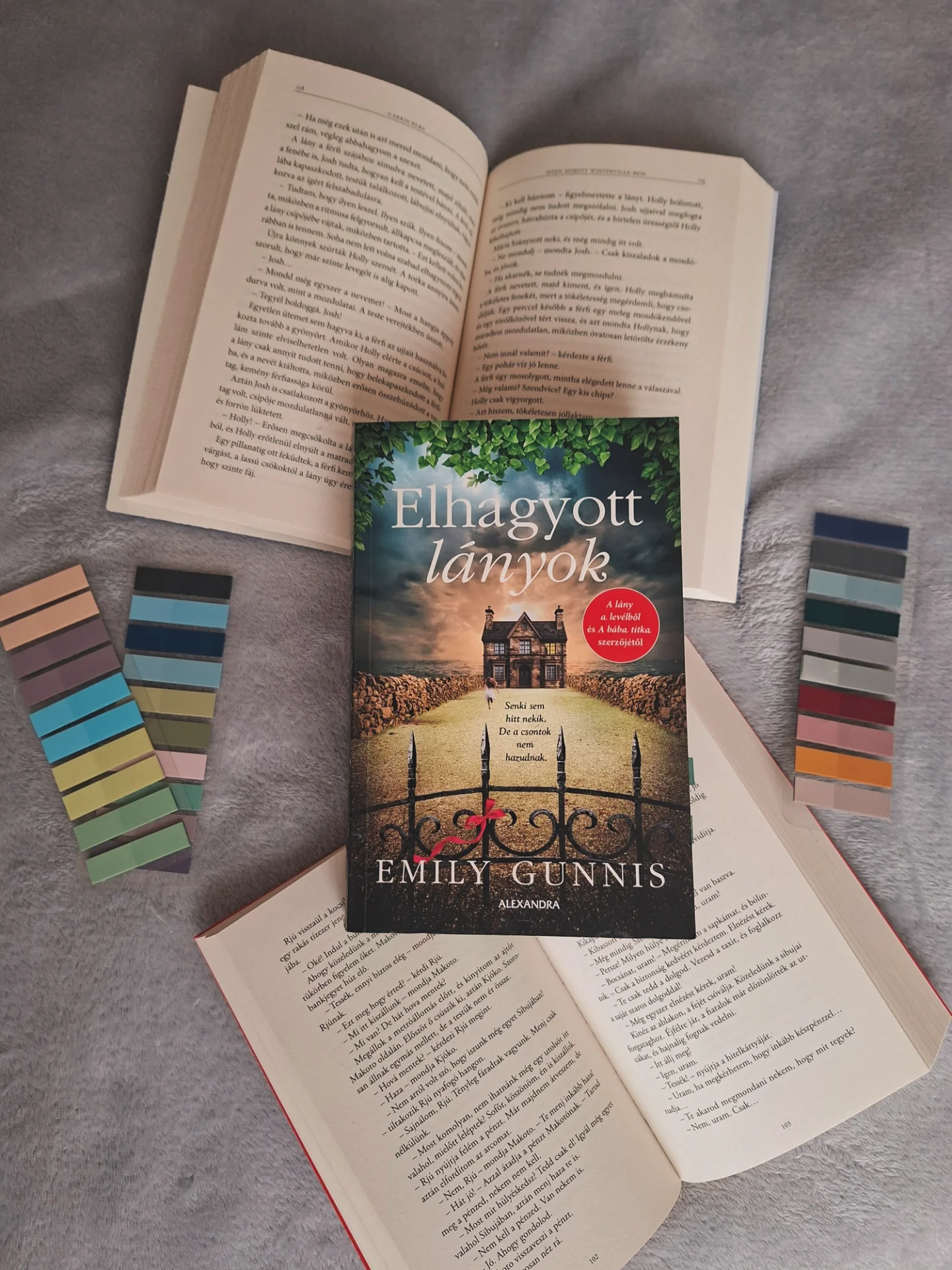 Ez az a fajta történet, ami lassan indul, de közben egyre mélyebbre húz.