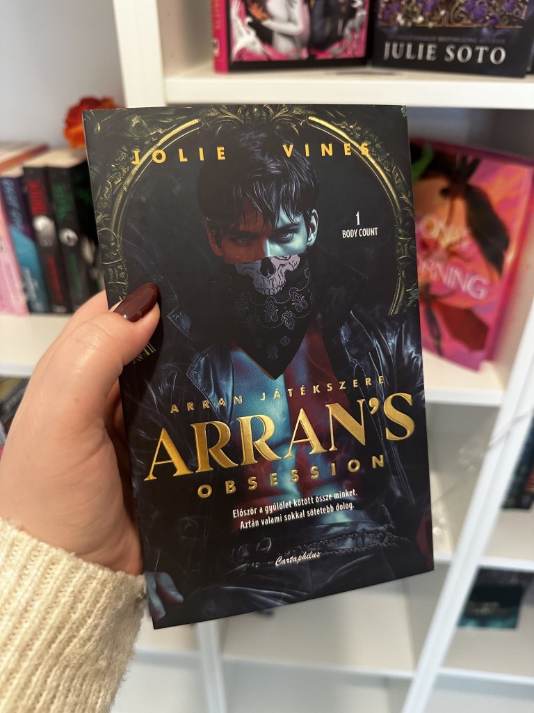 Én nem igazán vagyok nagy dark romance fun, elolvasom aminek tetszik a története, meg olvasom is előszeretettel, azonban nem mondhatni hogy a top kedvencem. Szóval így került hozzám az Arran, hogy min