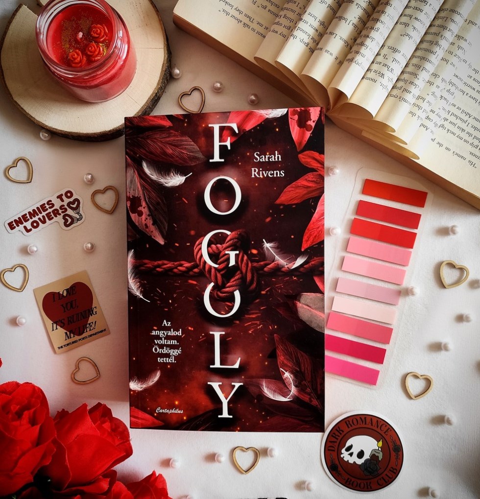 Sarah Rivens - Fogoly 2 🖤
„– Tudod, hogy utálom, ha megmondják, mit tegyek – sóhajtott Asher.
– Tudod, hogy leszarom, mit szeretsz és mit nem.”
A könyv olvasása előtt mindenképp ajánlom, hogy olvas